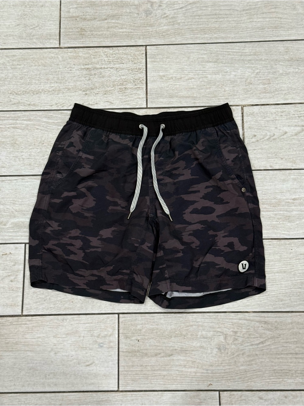 Vuori Kore Shorts Athletic Short Lined Camo Camouflage Black 7.5" Men Sz S